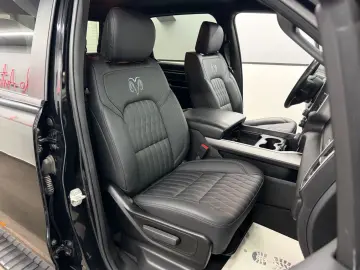 DODGE RAM 1500 5.7 V8 HEMI eTORQUE Bighorn
