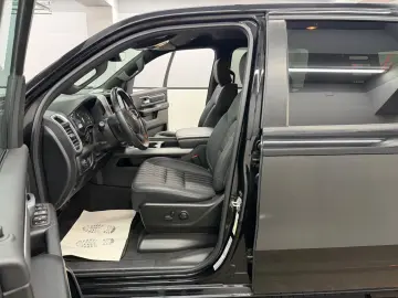 DODGE RAM 1500 5.7 V8 HEMI eTORQUE Bighorn