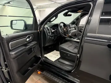 DODGE RAM 1500 5.7 V8 HEMI eTORQUE Bighorn