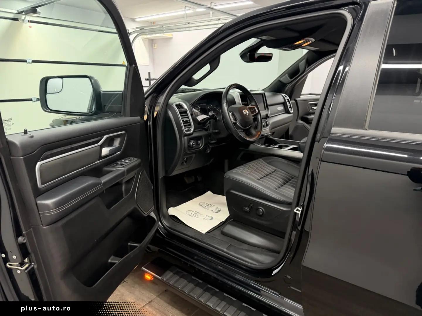 DODGE RAM 1500 5.7 V8 HEMI eTORQUE Bighorn