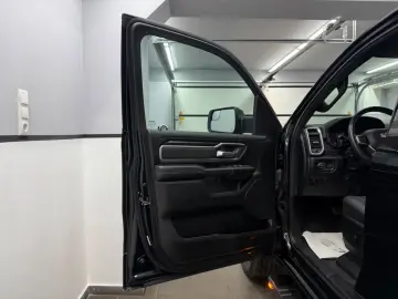 DODGE RAM 1500 5.7 V8 HEMI eTORQUE Bighorn