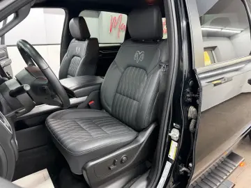 DODGE RAM 1500 5.7 V8 HEMI eTORQUE Bighorn