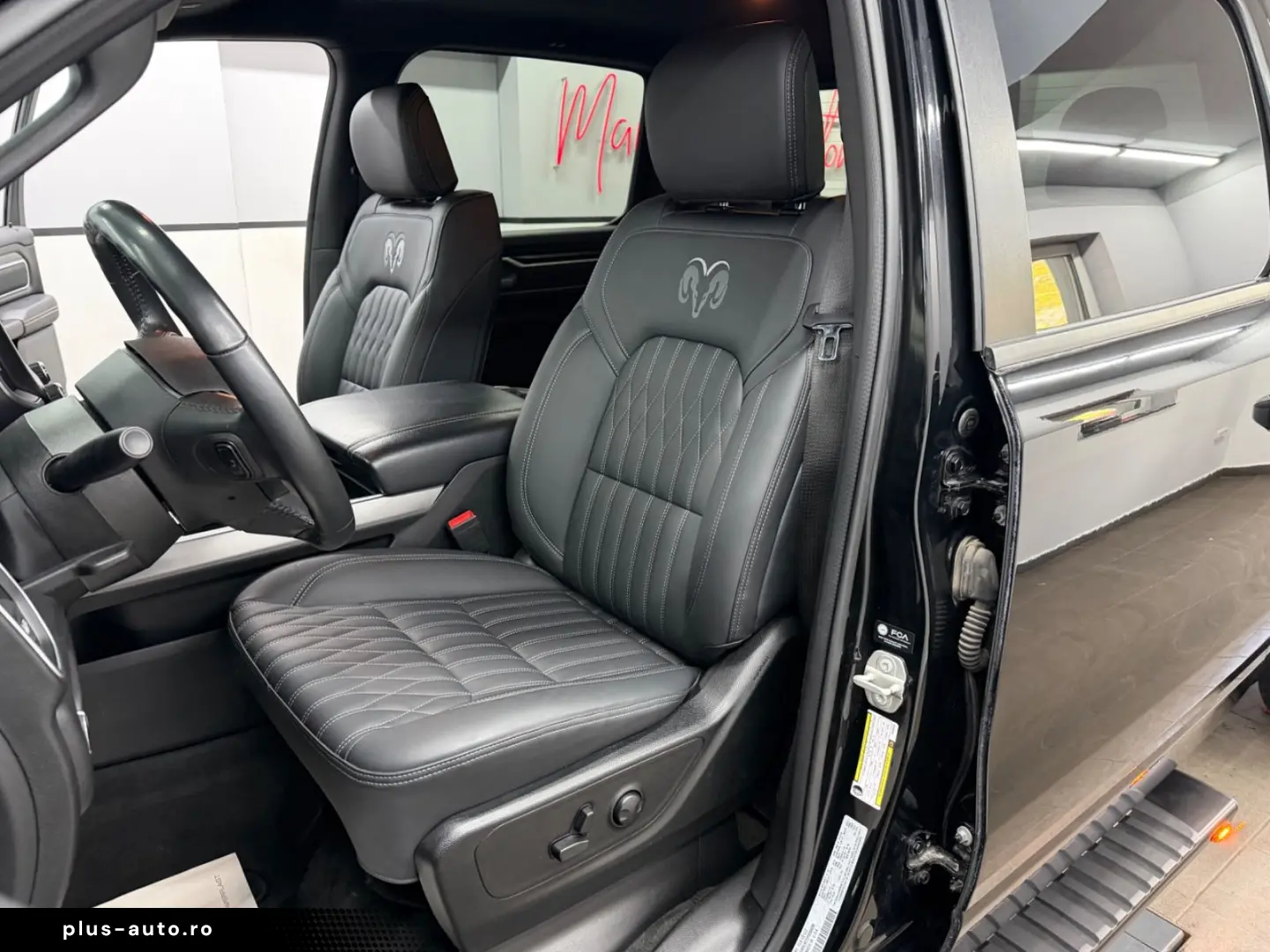 DODGE RAM 1500 5.7 V8 HEMI eTORQUE Bighorn