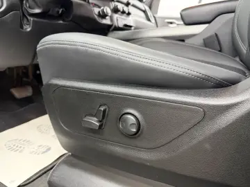 DODGE RAM 1500 5.7 V8 HEMI eTORQUE Bighorn