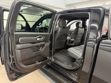 DODGE RAM 1500 5.7 V8 HEMI eTORQUE Bighorn