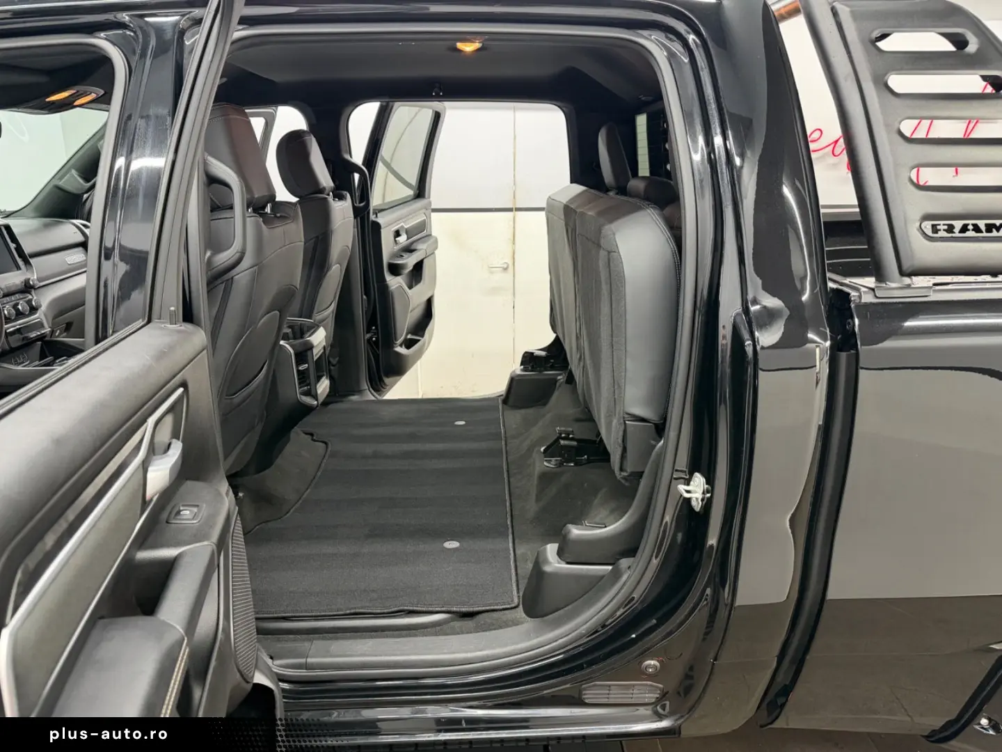 DODGE RAM 1500 5.7 V8 HEMI eTORQUE Bighorn