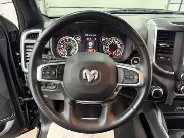 DODGE RAM 1500 5.7 V8 HEMI eTORQUE Bighorn