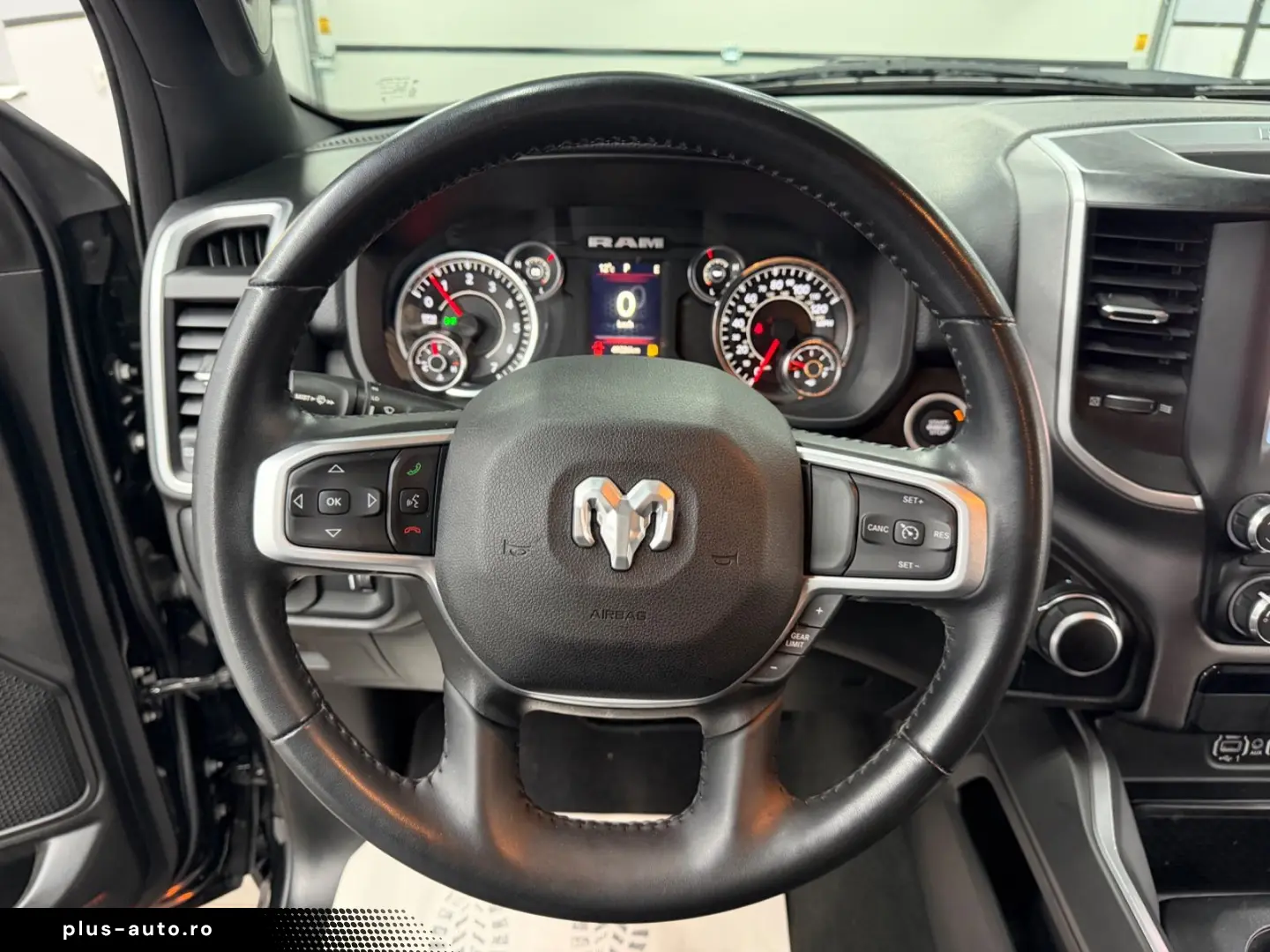 DODGE RAM 1500 5.7 V8 HEMI eTORQUE Bighorn
