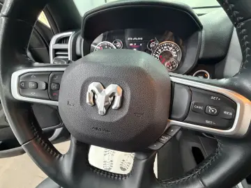 DODGE RAM 1500 5.7 V8 HEMI eTORQUE Bighorn