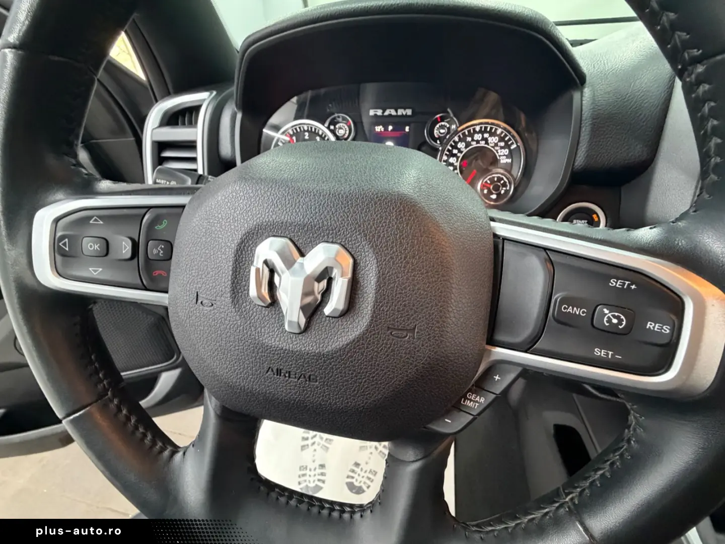 DODGE RAM 1500 5.7 V8 HEMI eTORQUE Bighorn