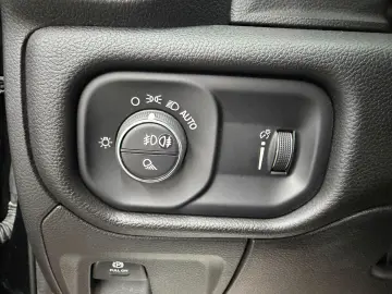 DODGE RAM 1500 5.7 V8 HEMI eTORQUE Bighorn