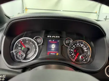 DODGE RAM 1500 5.7 V8 HEMI eTORQUE Bighorn