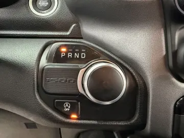 DODGE RAM 1500 5.7 V8 HEMI eTORQUE Bighorn