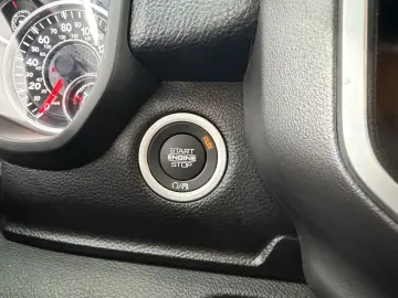 DODGE RAM 1500 5.7 V8 HEMI eTORQUE Bighorn