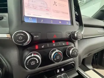 DODGE RAM 1500 5.7 V8 HEMI eTORQUE Bighorn