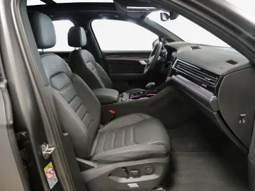 VW Touareg 3.0 TSI R-Line 4M 22Z DYNAUDIO Massage
