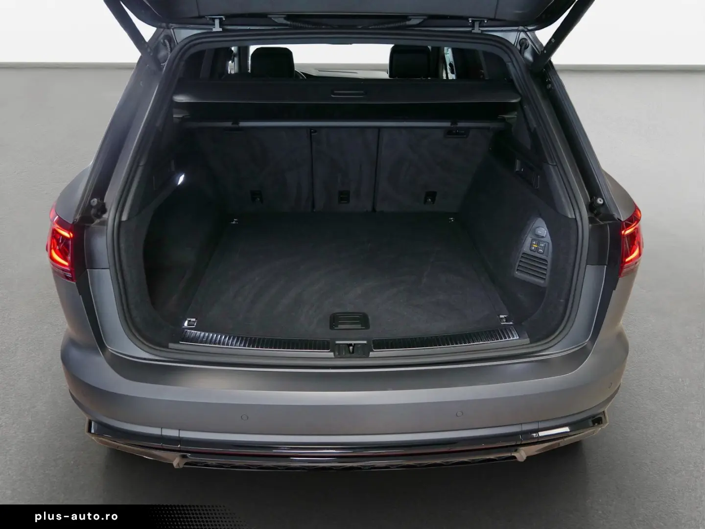 VW Touareg 3.0 TSI R-Line 4M 22Z DYNAUDIO Massage