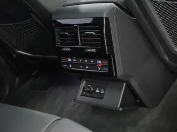 VW Touareg 3.0 TSI R-Line 4M 22Z DYNAUDIO Massage