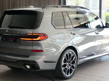 BMW X7 xDrive 40 d M Sport SKY-Lounge B&W 22  ICONIC