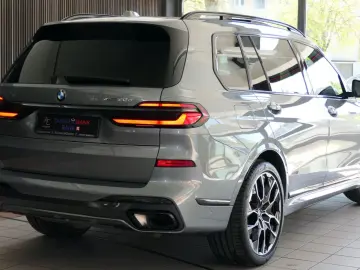 BMW X7 xDrive 40 d M Sport SKY-Lounge B&W 22  ICONIC