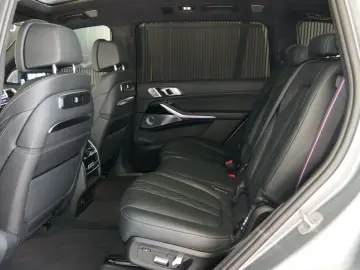 BMW X7 xDrive 40 d M Sport SKY-Lounge B&W 22  ICONIC