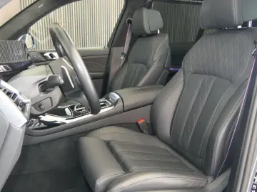 BMW X7 xDrive 40 d M Sport SKY-Lounge B&W 22  ICONIC