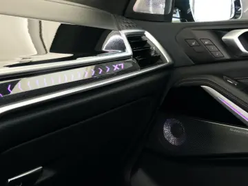 BMW X7 xDrive 40 d M Sport SKY-Lounge B&W 22  ICONIC