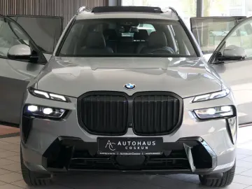 BMW X7 xDrive 40 d M Sport SKY-Lounge B&W 22  ICONIC