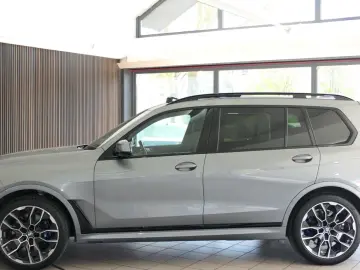 BMW X7 xDrive 40 d M Sport SKY-Lounge B&W 22  ICONIC