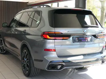 BMW X7 xDrive 40 d M Sport SKY-Lounge B&W 22  ICONIC