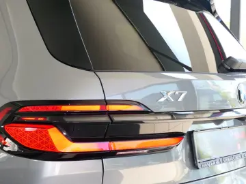 BMW X7 xDrive 40 d M Sport SKY-Lounge B&W 22  ICONIC