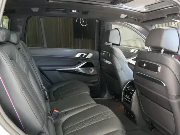 BMW X7 xDrive 40 d M Sport SKY-Lounge B&W 22  ICONIC