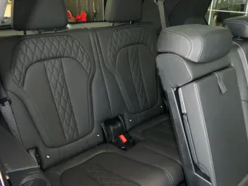 BMW X7 xDrive 40 d M Sport SKY-Lounge B&W 22  ICONIC