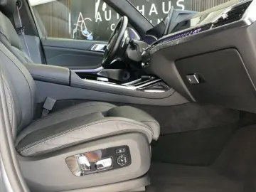 BMW X7 xDrive 40 d M Sport SKY-Lounge B&W 22  ICONIC