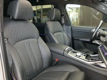 BMW X7 xDrive 40 d M Sport SKY-Lounge B&W 22  ICONIC