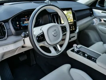 VOLVO XC90 FACELIFT Plus Bright Recharge Plug-In Hybri