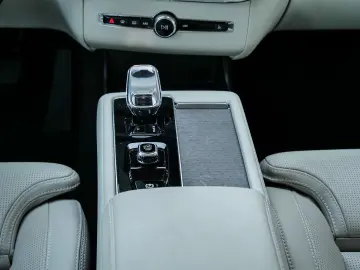 VOLVO XC90 FACELIFT Plus Bright Recharge Plug-In Hybri
