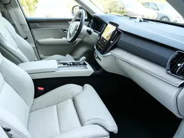 VOLVO XC90 FACELIFT Plus Bright Recharge Plug-In Hybri