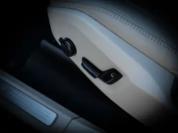 VOLVO XC90 FACELIFT Plus Bright Recharge Plug-In Hybri