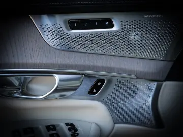 VOLVO XC90 FACELIFT Plus Bright Recharge Plug-In Hybri
