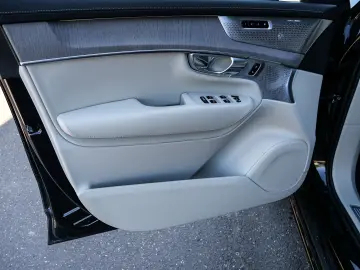 VOLVO XC90 FACELIFT Plus Bright Recharge Plug-In Hybri