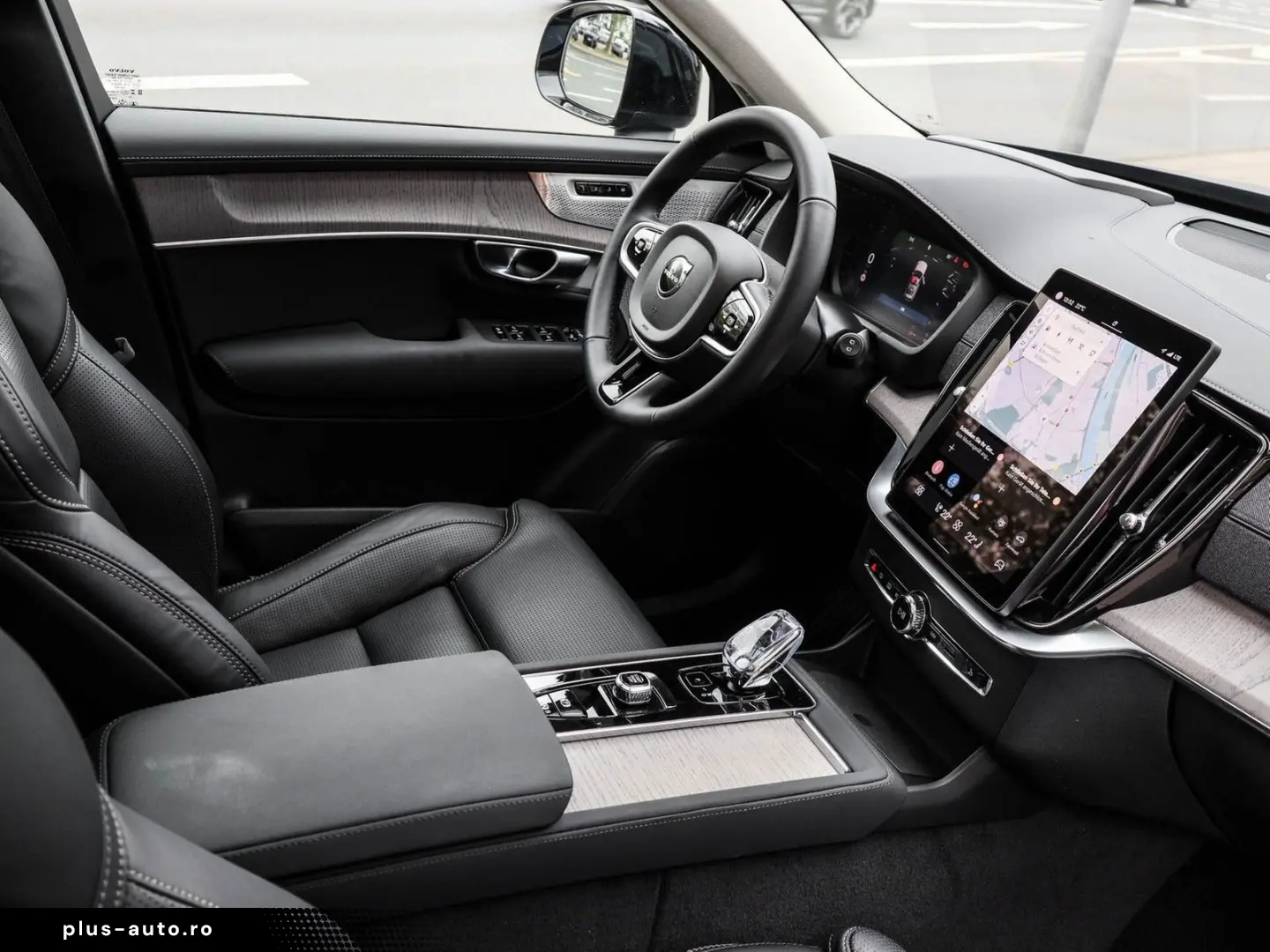 VOLVO XC90 T8 AWD Ultra Dark NP 108.620 -  B&W FOUR-C