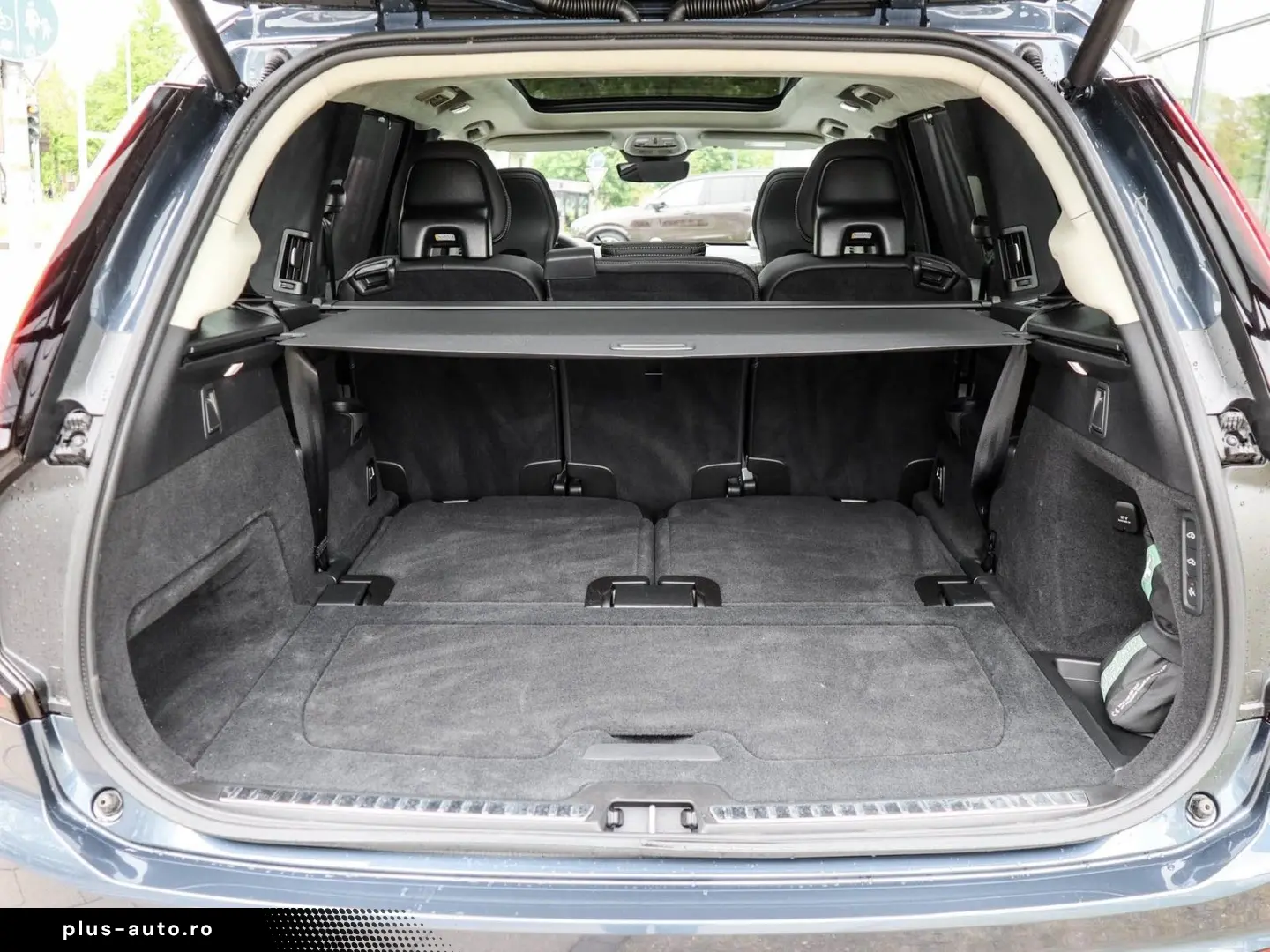 VOLVO XC90 T8 AWD Ultra Dark NP 108.620 -  B&W FOUR-C