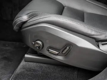 VOLVO XC90 T8 AWD Ultra Dark NP 108.620 -  B&W FOUR-C