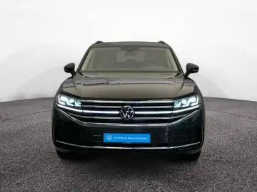 VW Touareg Elegance TDI 4M  AHK LUFTF STDHZ LEDER