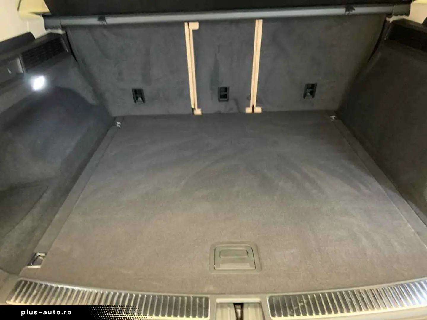 VW Touareg Elegance TDI 4M  AHK LUFTF STDHZ LEDER