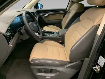 VW Touareg Elegance TDI 4M  AHK LUFTF STDHZ LEDER