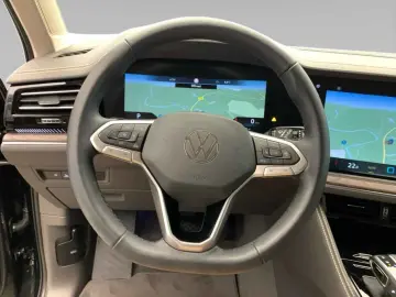 VW Touareg Elegance TDI 4M  AHK LUFTF STDHZ LEDER
