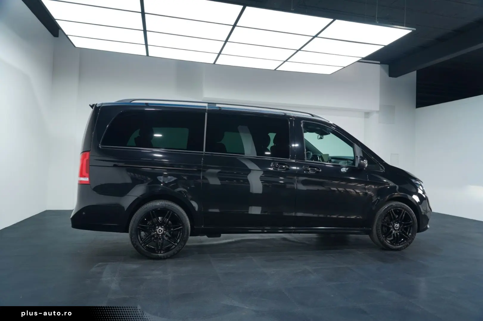 MERCEDES-BENZ V 300 d 4M L AVANTGARDE EDITION AMG 7-SITZER