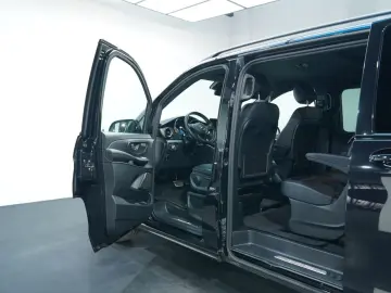 MERCEDES-BENZ V 300 d 4M L AVANTGARDE EDITION AMG 7-SITZER